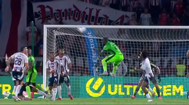 Cabezazo de Dairon Asprilla para abrir el marcador 1 Nacional - 0 Junior