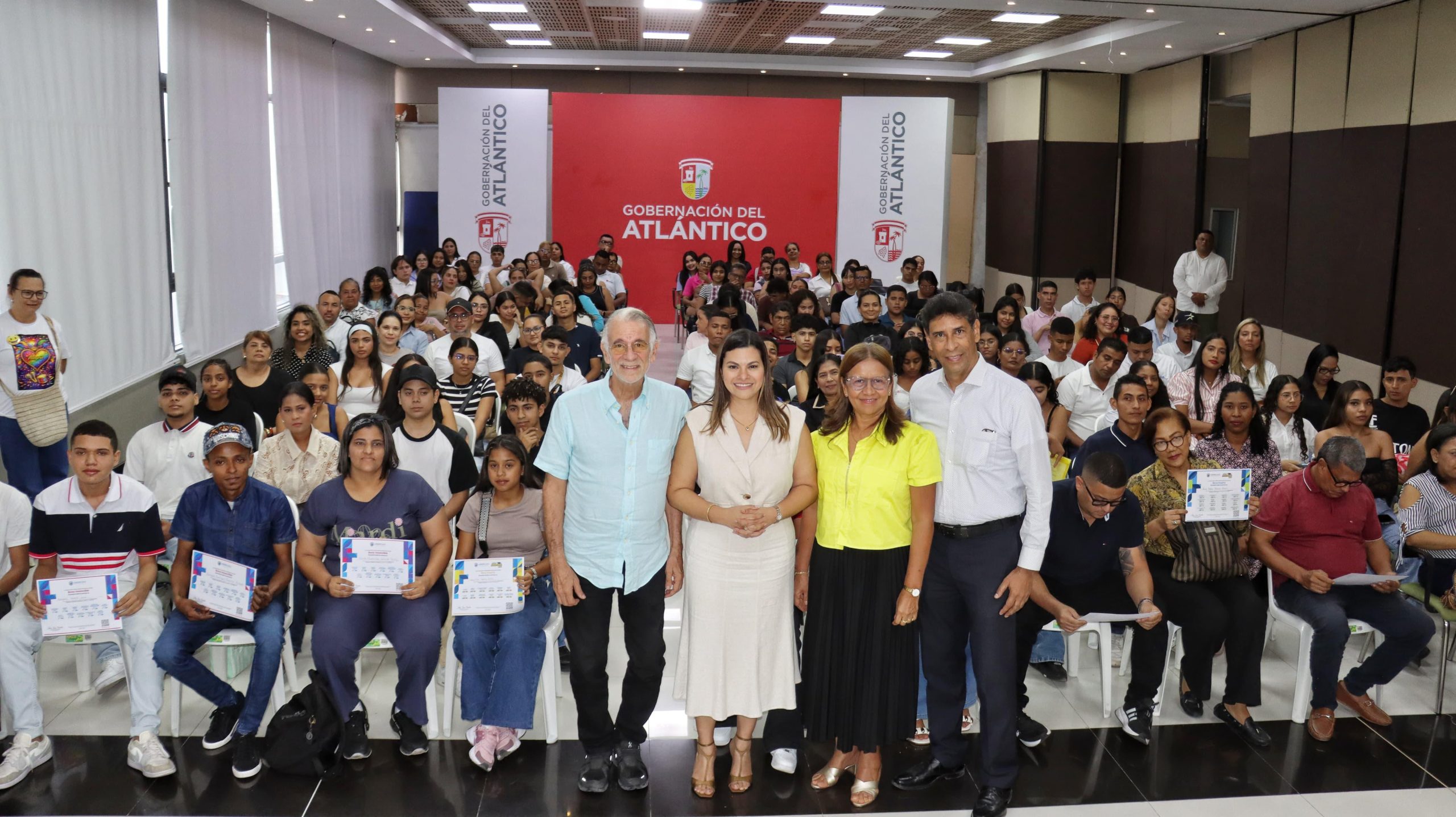 combinews-Atlántico entrega 634 becas de educación superior-1