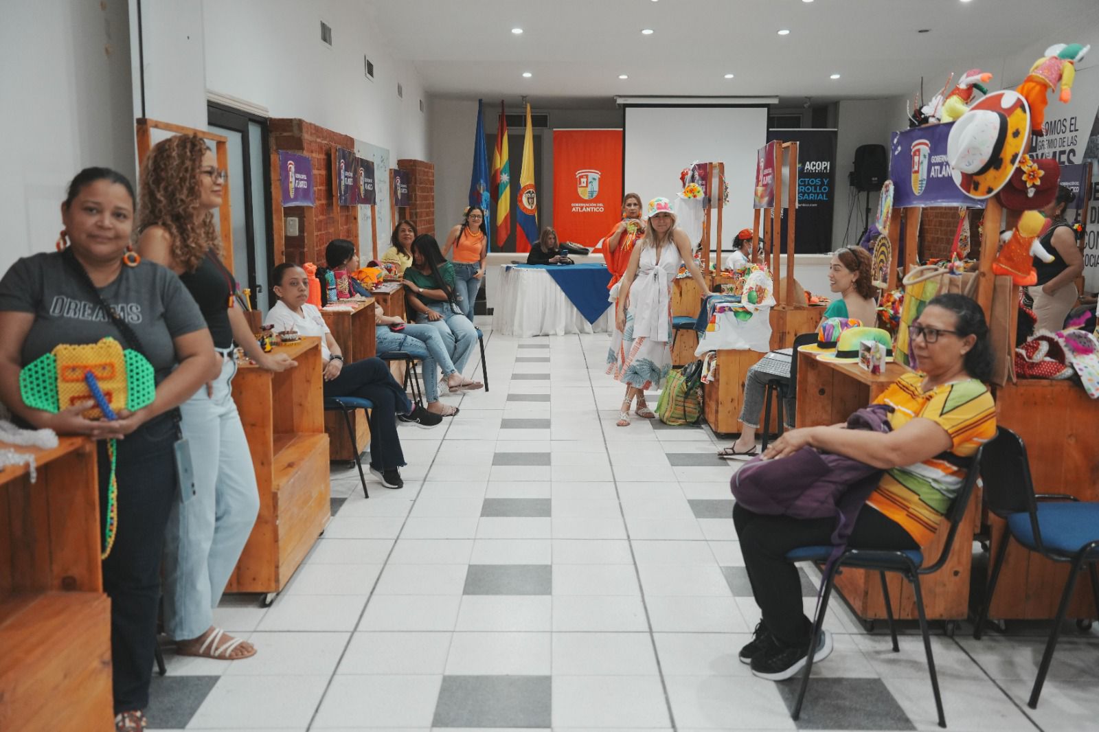 Atlántico impulsa feria Mujer que Emprende, Mujer que Brilla-3